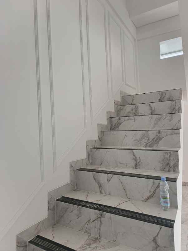 dijual rumah mangunharjo