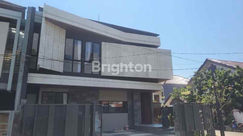 dijual rumah manyar indah