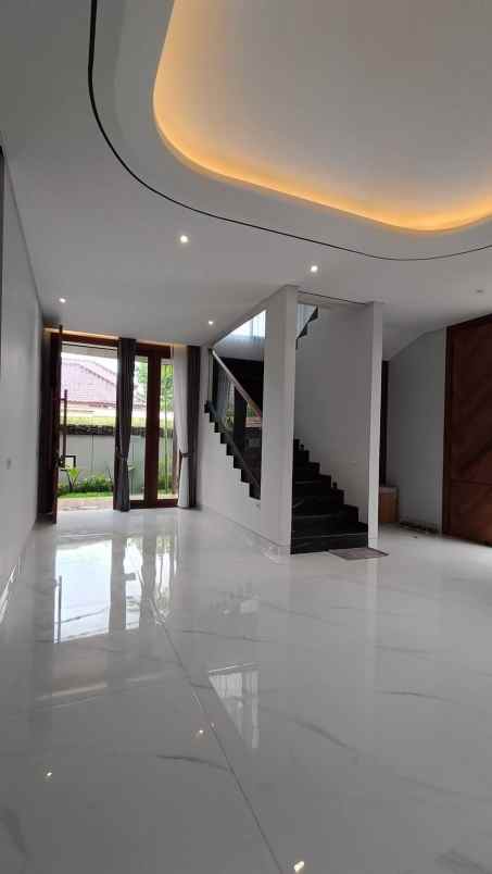 dijual rumah manyar kertoadi