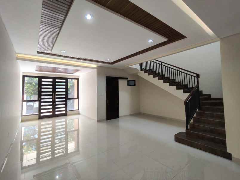 dijual rumah manyar tirto