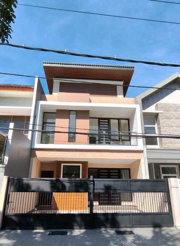 dijual rumah manyar tirto
