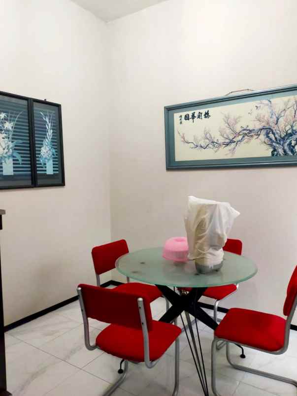 dijual rumah manyar tirtoyoso utara