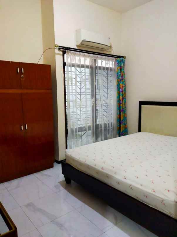 dijual rumah manyar tirtoyoso utara