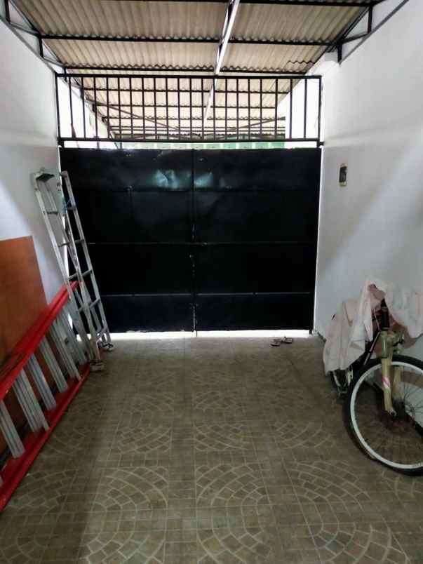 dijual rumah manyar tirtoyoso utara