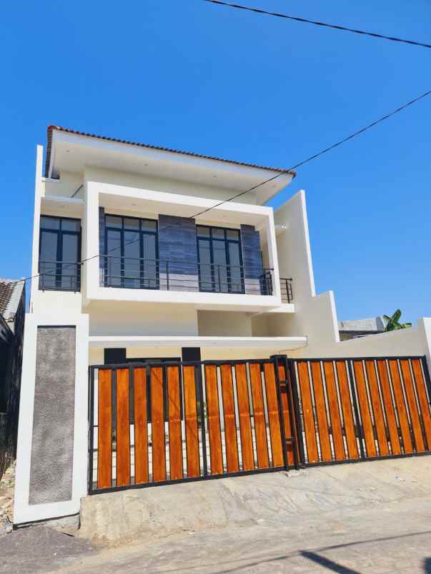 dijual rumah medayu utara
