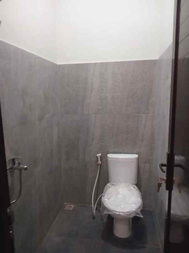 dijual rumah metro margahayu