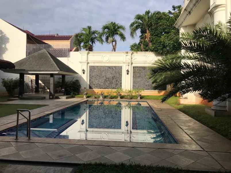 dijual rumah mewah swimming pool lebak bulus jaksel