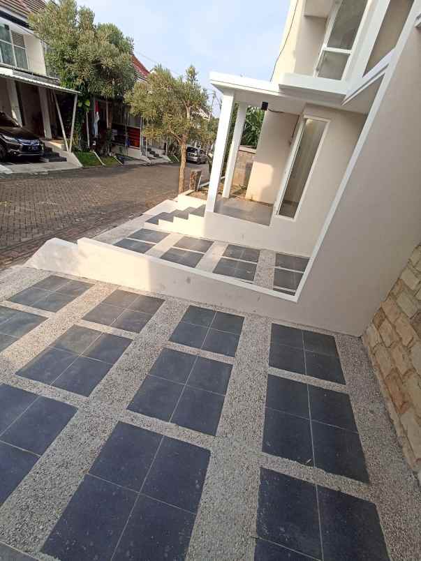 dijual rumah mountain boulevard