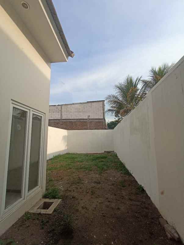 dijual rumah mountain boulevard