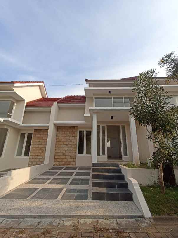 dijual rumah mountain boulevard