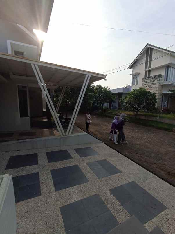 dijual rumah mountain boulevard