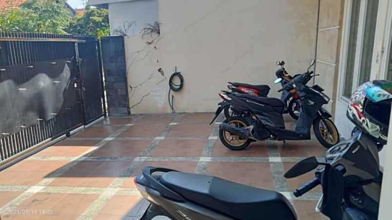 dijual rumah mulyosari