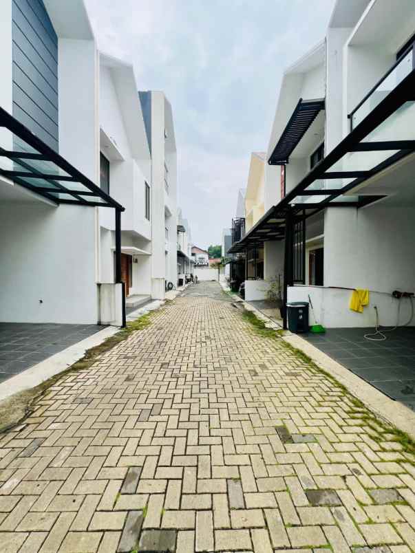 dijual rumah murah siap huni di cilandak timur