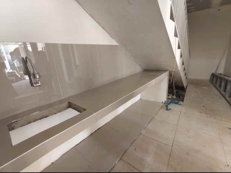dijual rumah nginden