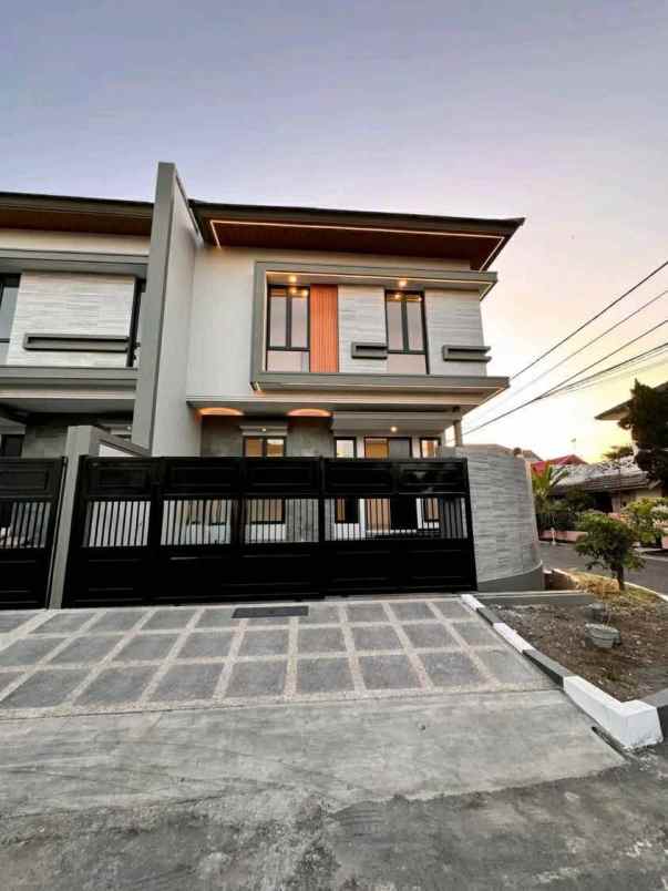 dijual rumah nginden intan