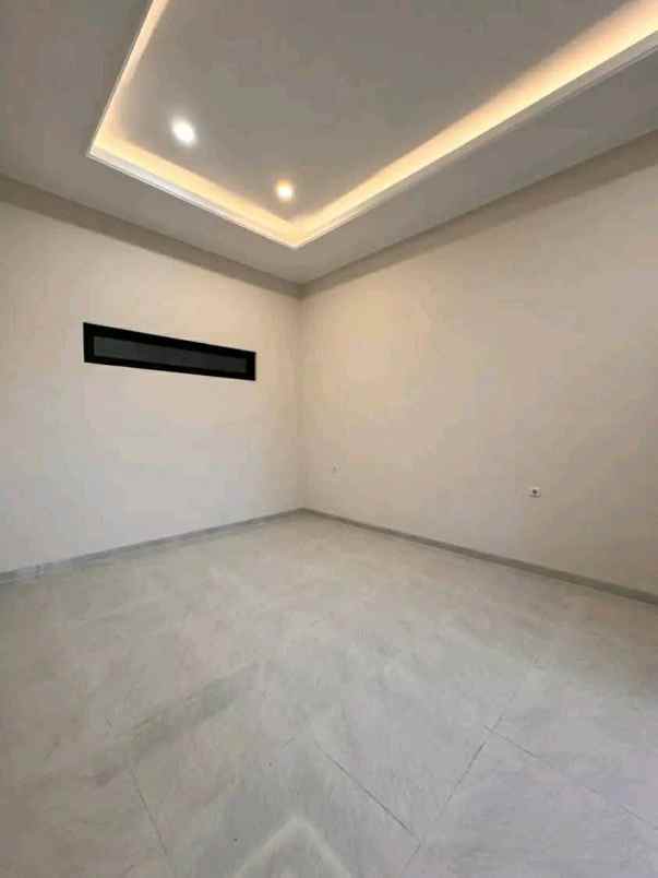 dijual rumah nginden intan