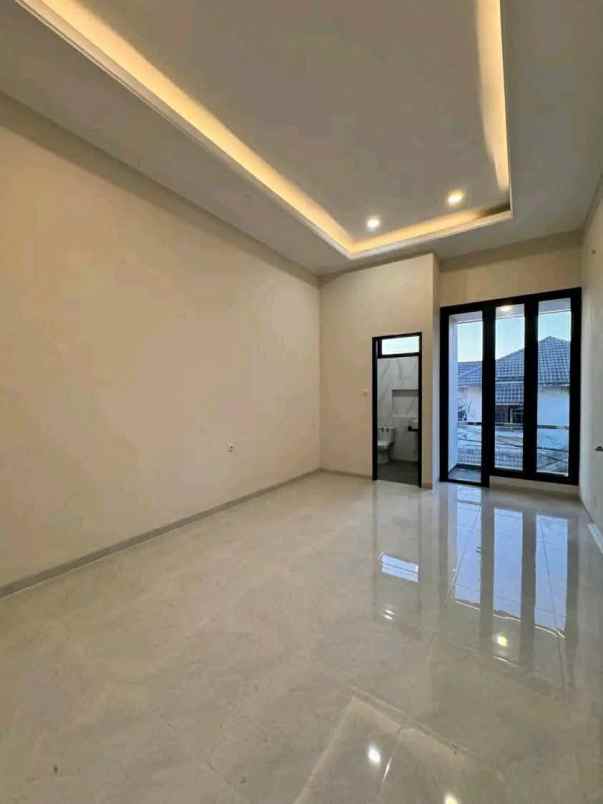 dijual rumah nginden intan