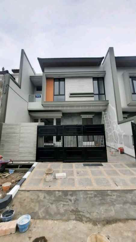 dijual rumah nginden intan