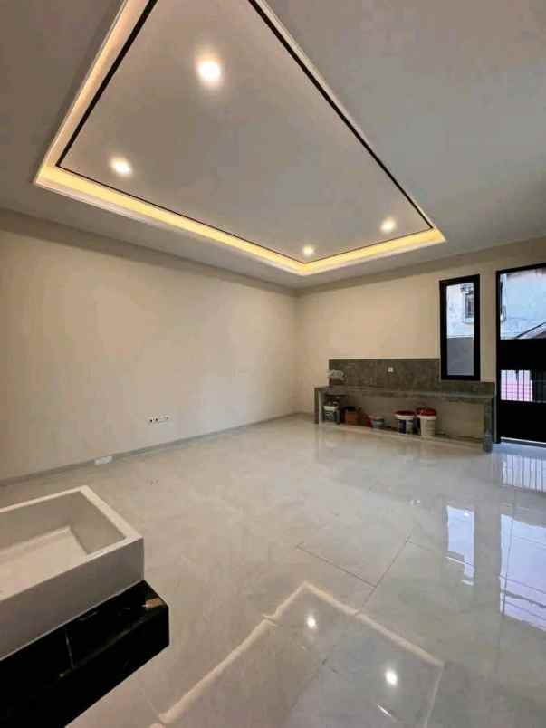 dijual rumah nginden intan