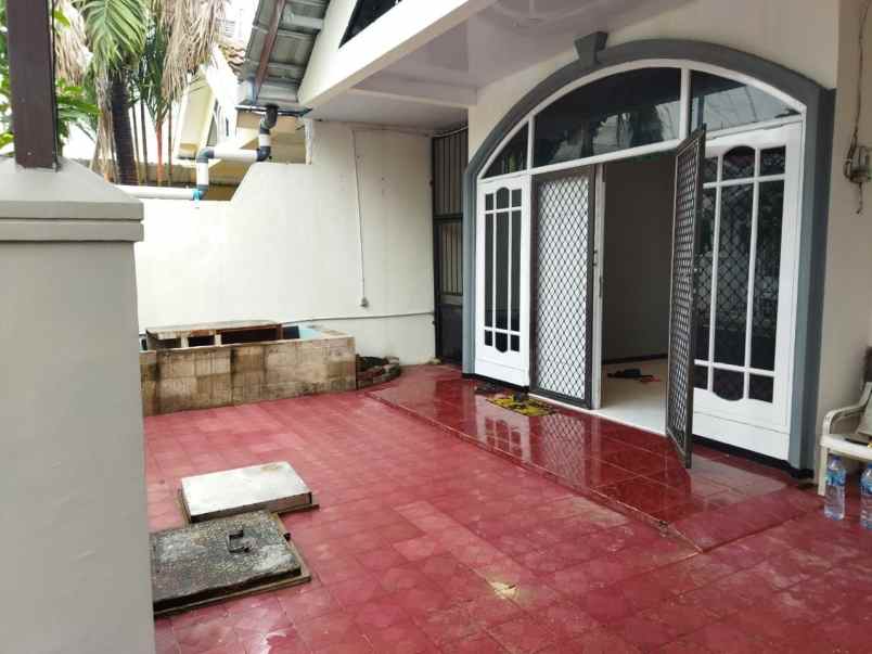 dijual rumah nirwana eksekutif