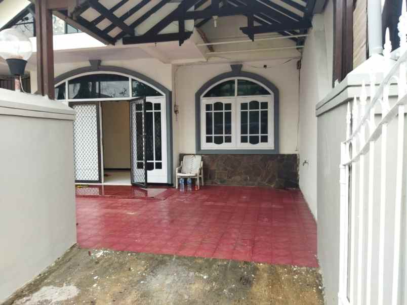 dijual rumah nirwana eksekutif