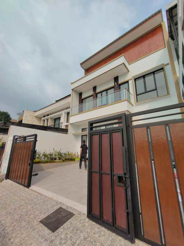 dijual rumah nusaloka