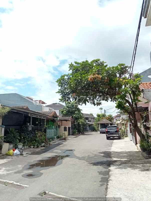 dijual rumah padasuka