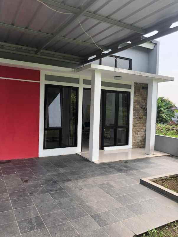 dijual rumah padasuka