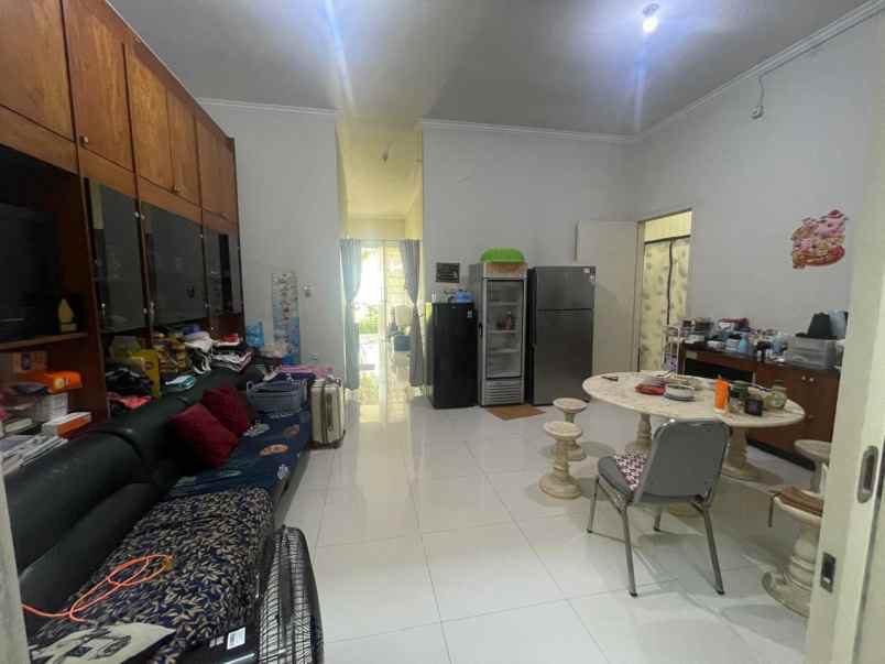 dijual rumah pakuwon city