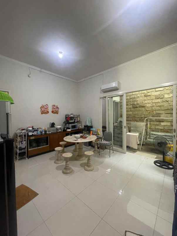 dijual rumah pakuwon city