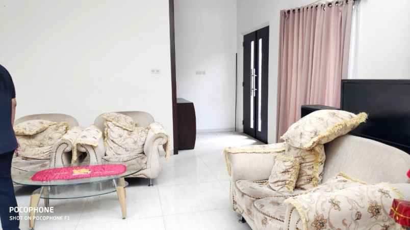 dijual rumah pakuwon city