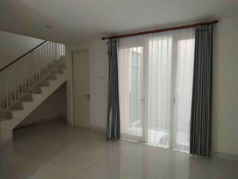 dijual rumah pakuwon city grand island