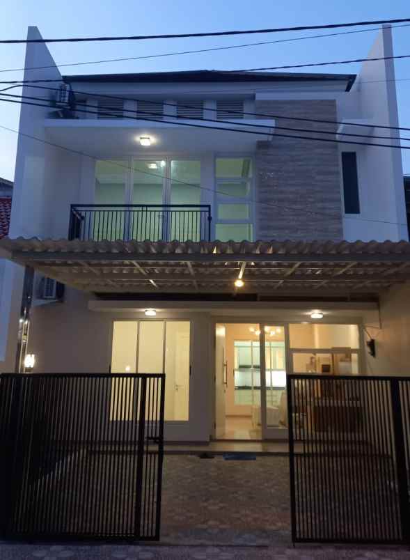 dijual rumah pakuwon city griya asri