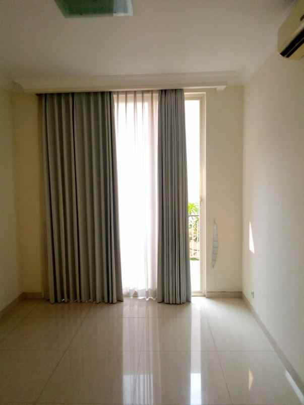 dijual rumah pakuwon city long beach