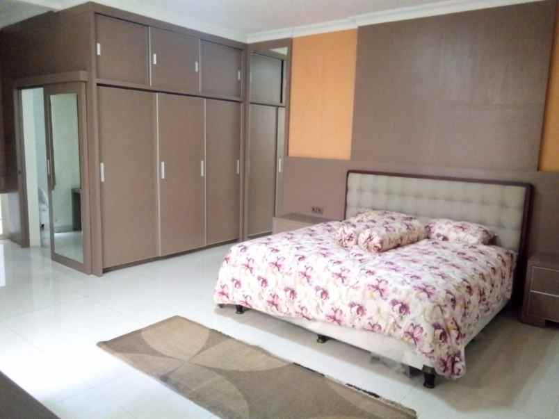 dijual rumah pakuwon city long beach