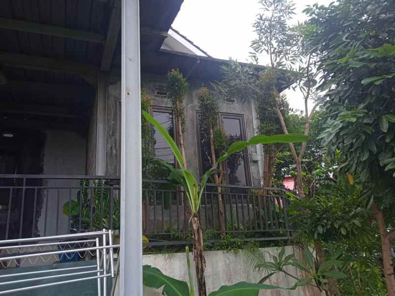 dijual rumah perum villa krista