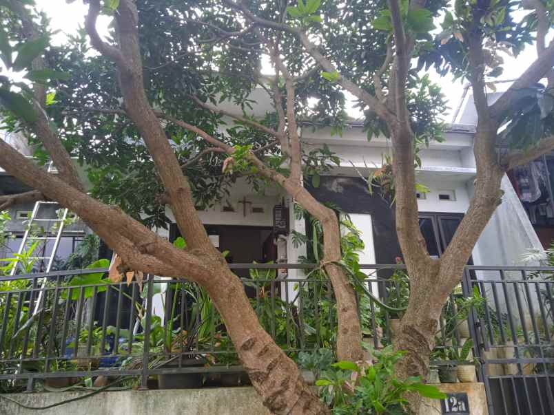 dijual rumah perum villa krista