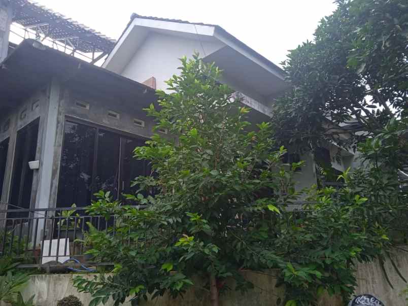 dijual rumah perum villa krista