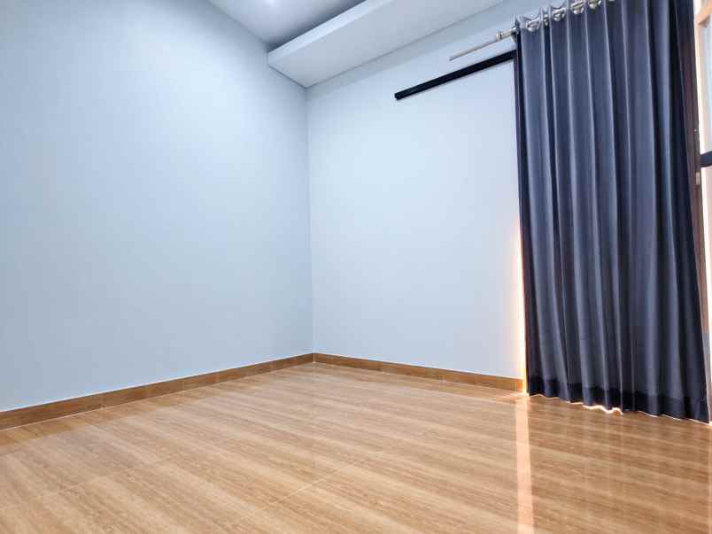 dijual rumah perumahan golden city