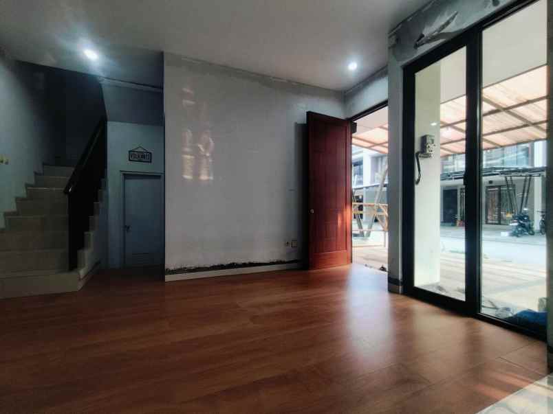 dijual rumah perumahan golden city