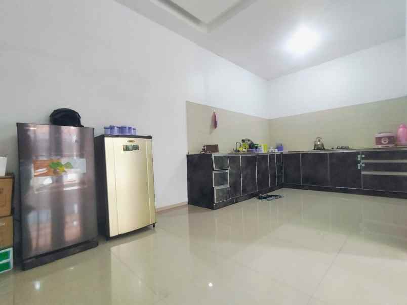 dijual rumah perumahan golden city