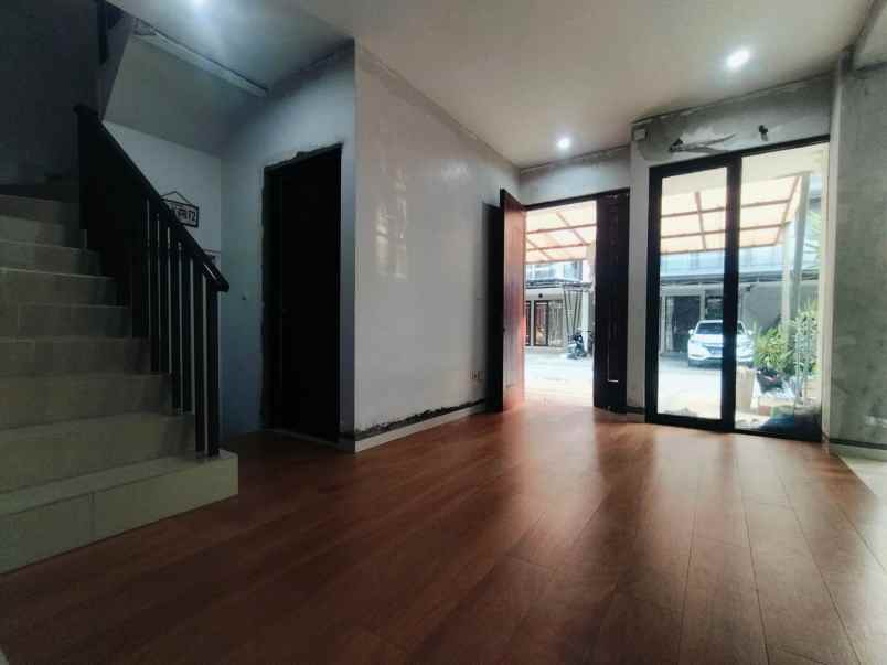 dijual rumah perumahan golden city