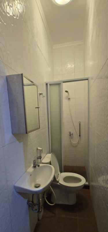 dijual rumah perumahan jatinegara baru