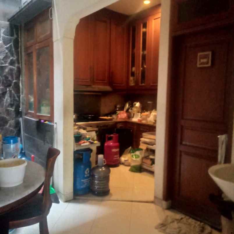 dijual rumah petukangan selatan