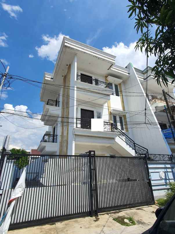 dijual rumah pondok gading