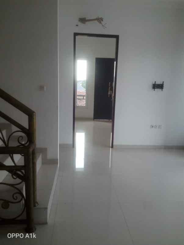 dijual rumah pondok gading