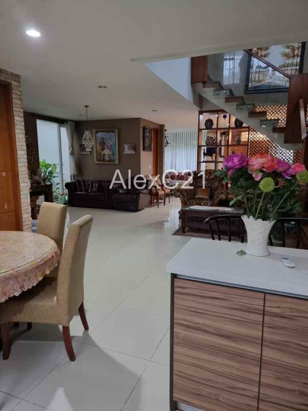 dijual rumah pondok indah