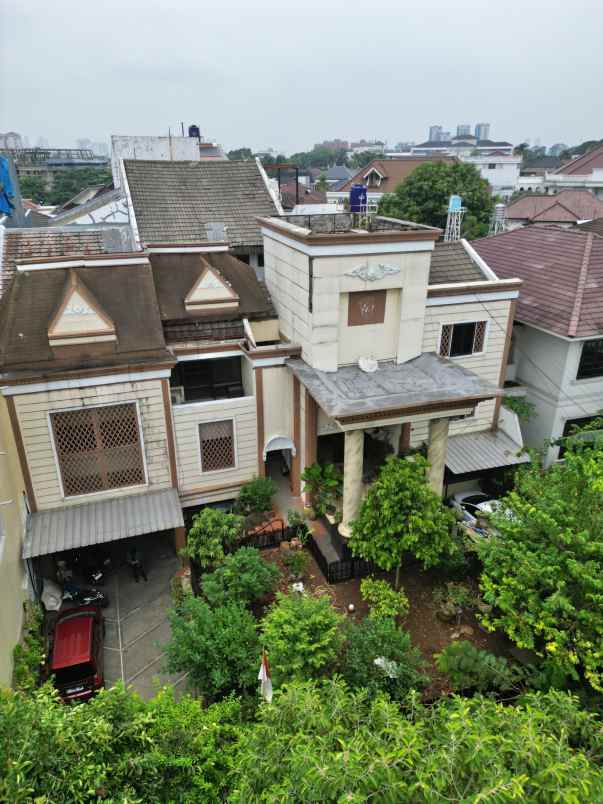 dijual rumah pondok indah