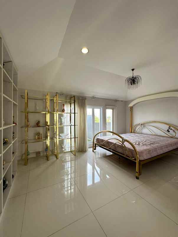 dijual rumah pondok indah