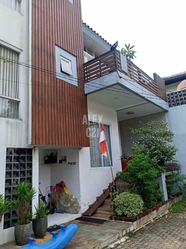 dijual rumah pondok labu